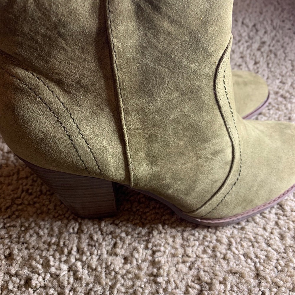 Shoes - Picture 4 of 5